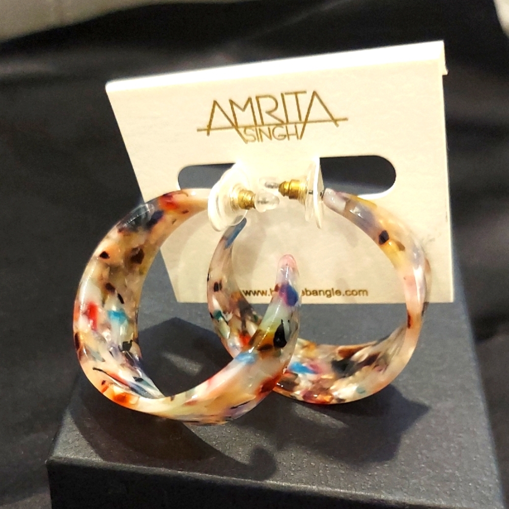 AMRITA HOOP EARRINGS